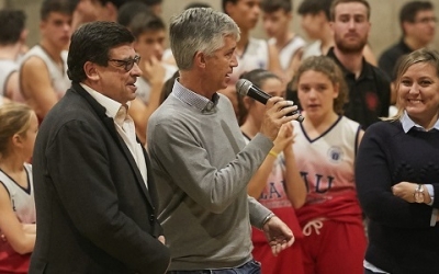 Vallhonrat (al mig) durant una presentació del Sant Nicolau | CESN